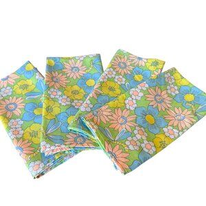 4 Retro Cloth Napkins, Great Condition, no Stains 16 X 16.